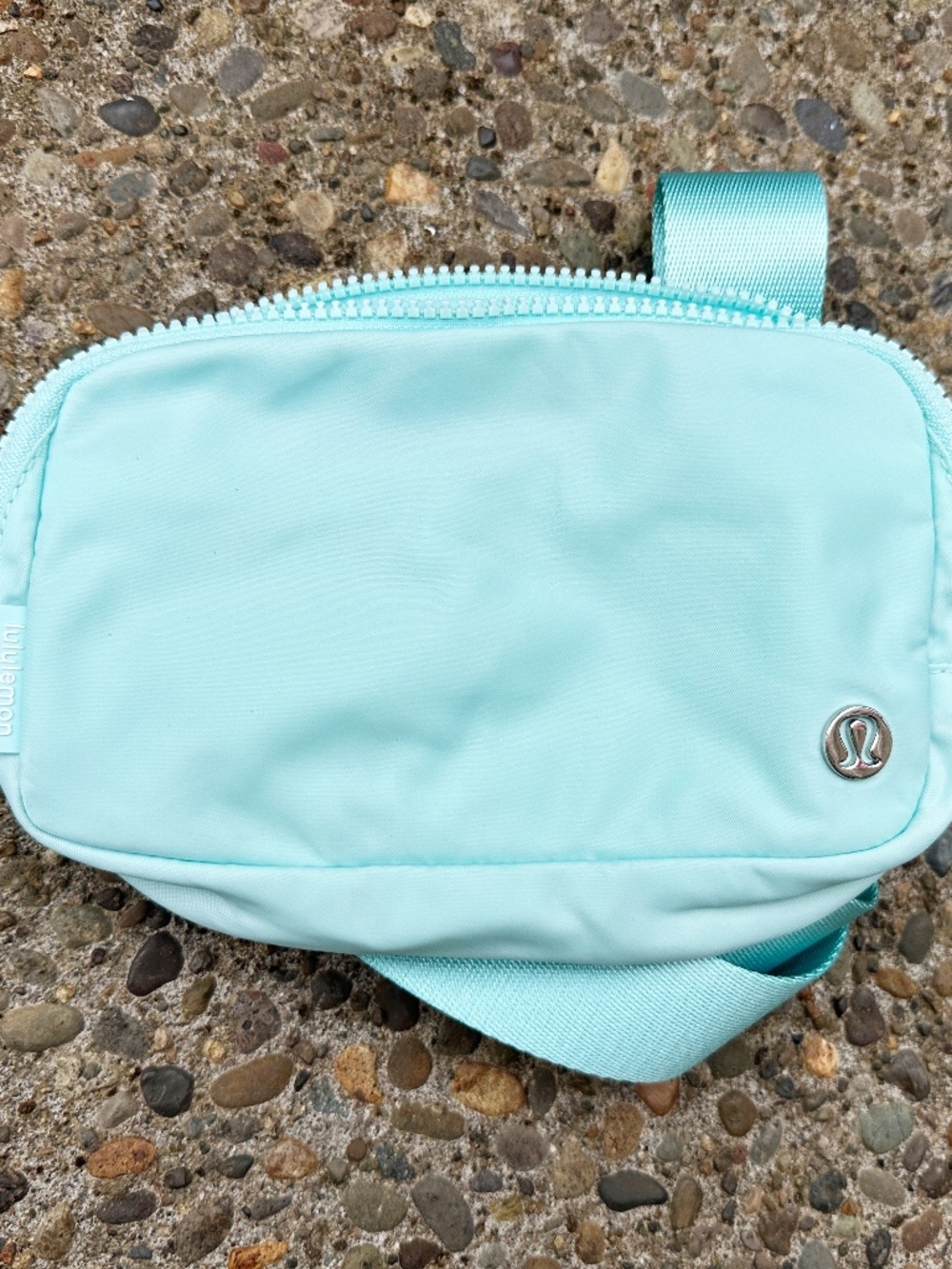 LULULEMON CROSS BODY BAG LIGHT BLUE
